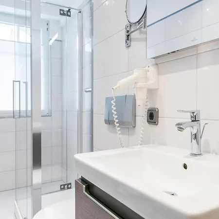 Moderne Mit Grossem Balkon Im Seepark Apartment